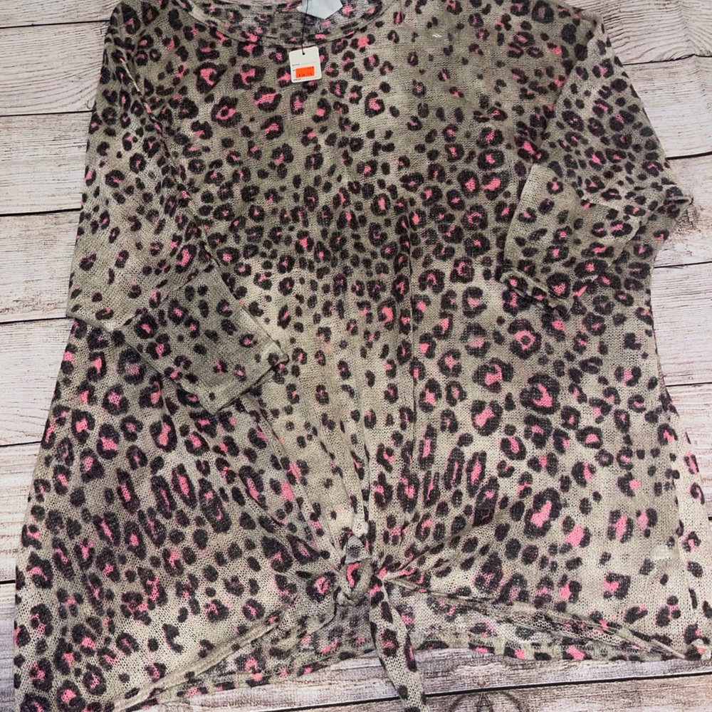 Long sleeve, lightweight, dress up or dress down, leopard & pink BEAUTIFUL!